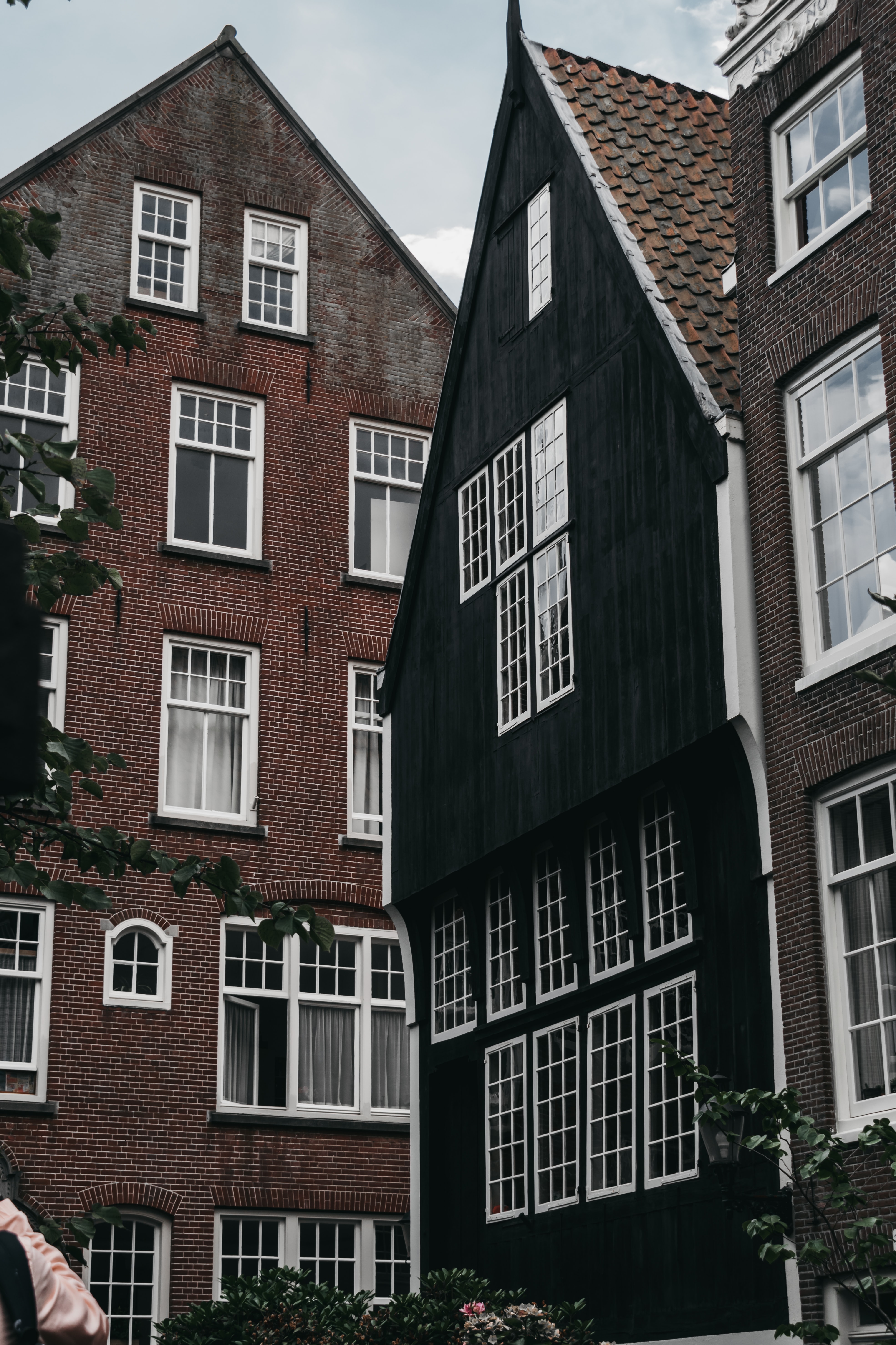 files/schaufenster-guestrow/img/haendler/glasreinigung_schmidt_sohn/slider/darya-tryfanava-3dyEjQ94ZW8-unsplash.jpg