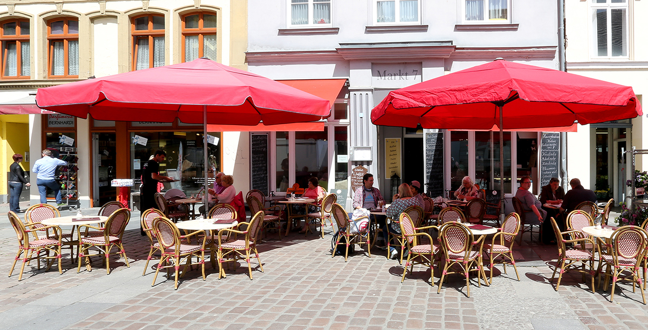 files/schaufenster-guestrow/img/haendler/markt_7_kleines_restaurant/slider/Eis-Heidi_-5909.jpg